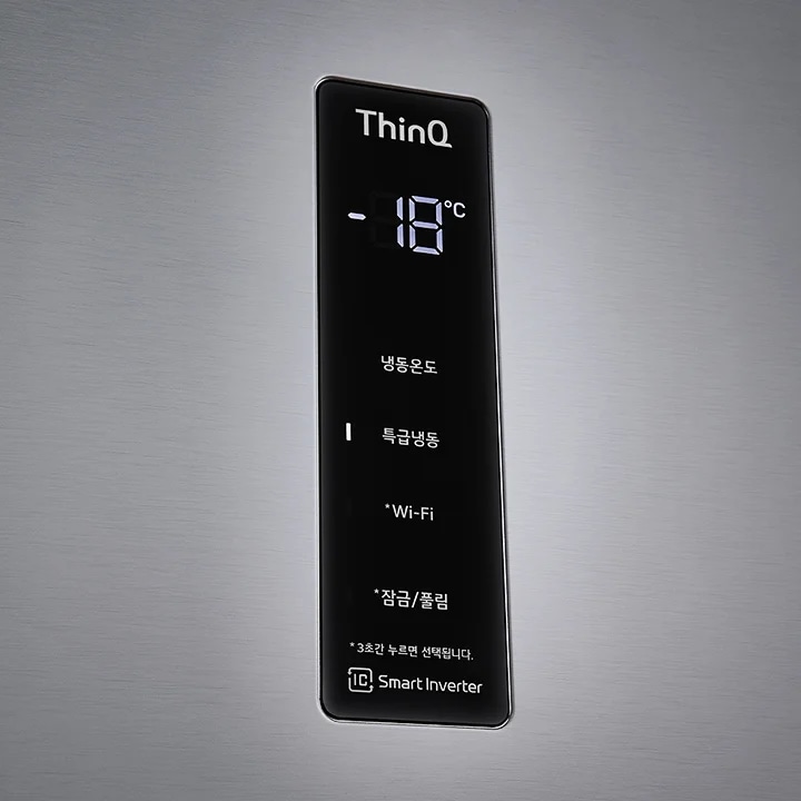 이미지에는 금속성 배경에 검은색 디스플레이 패널이 있으며, 상단에 ThinQ라는 텍스트가 보입니다. 디스플레이에는 -18°C라는 온도가 표시되어 있고, 그 아래로 냉동온도, 특급냉동, *Wi-Fi, *잠금/풀림이라는 텍스트가 나열되어 있습니다. 하단에는 *3초간 누르면 선택됩니다.라는 문구와 Smart Inverter라는 로고가 있습니다.