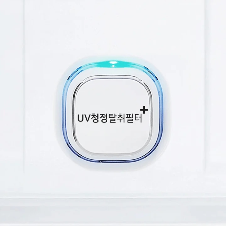 UV청정탈취필터라는 텍스트가 적힌 사각형 버튼이 있습니다. 버튼은 은색 테두리로 둘러싸여 있습니다.